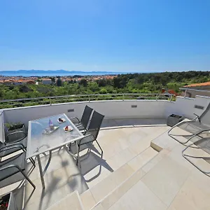 https://magic-blue-sky-apartment.hotelinzadar.com